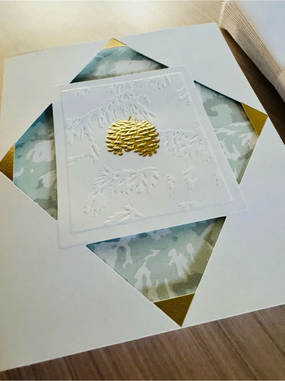 Hallmark Gold Pinecone Holiday Card Set - 18 White & Gold w/Envelopes